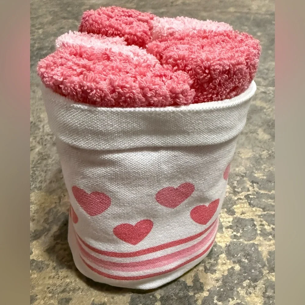 Caro Set of 5 Solid Pink Washcloths in Canvas Bucket Tote With Hearts - NWT